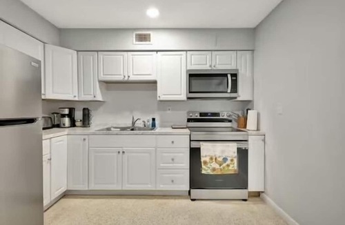 Riviera Beach Apartment | 2 bedroom apt, 1st floor enjoy baseball WiFi close to the Beach & Rapids
