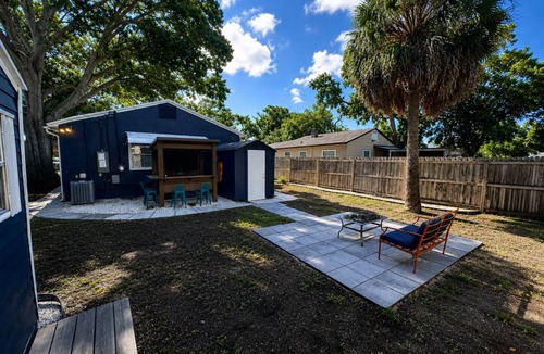 Bayview House | 2-bedroom bungalow in awesome Gulfport with cool AC