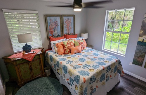 Valencia Lakes House | 2 Bedroom Family Guest House w Heated Saltwater Pool