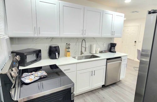Hudson House | 2-bedroom house in fantastic Hudson with cool AC breeze