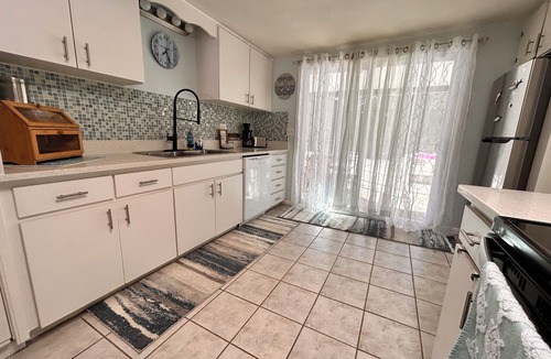 Homosassa House | 2-bedroom house w/pool in the heart of old Homosassa!