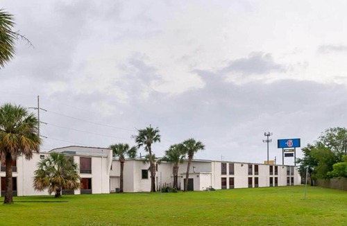 Desire Area Apartment | 2 Beds|ADA|RI Shower|Nsmk