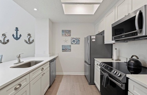 Jacksonville Beach House | 2 Blocks from the Beach: The Coquina Cottage