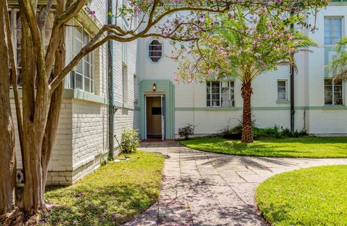 Touro Apartment | 2 BR 2 Bath Apartment in St. Charles Residential Complex