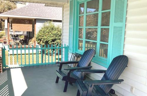 South Pensacola House | 2 BR Quaint Private Bungalow NR Downtown & Beaches