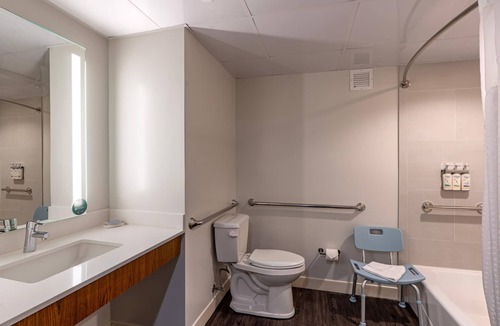 Faubourg Delassize Hotel | 2 Downtown Rooms with City Views & Easy Access to Caesars Superdome – 4 Blocks