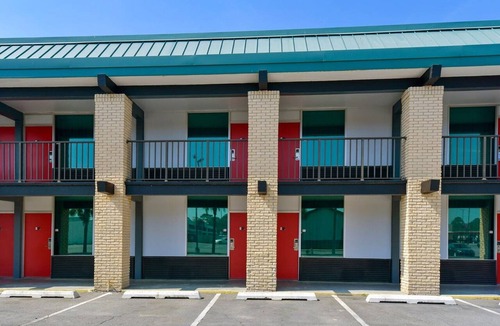 Lake Park Apartment | 2 Full Bed | Smoking