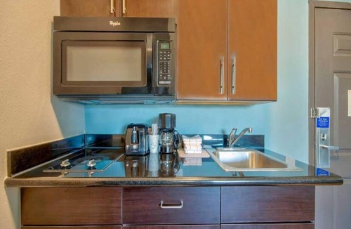 Port Arthur Apartment | 2 Full Beds | Non-Smoking