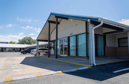 Ocala Apartment | 2 Full Beds Non-Smoking