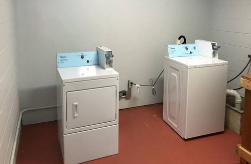 Tupelo Apartment | 2 Full Beds | Smoking, Micfridge