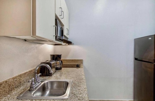 Beaumont Apartment | 2 Full Beds Suite with Kitchenette Smoking