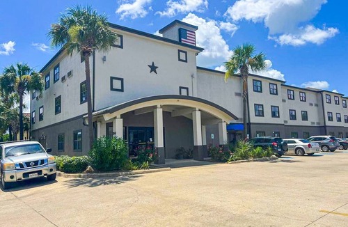 Beaumont Apartment | 2 Full Beds Suite with Kitchenette Smoking