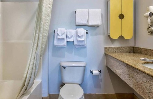 Sulphur Apartment | 2 Full Beds Suite with Kitchenette Smoking
