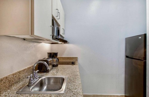 Beaumont Apartment | 2 Full Beds with Kitchenette Non - Smoking