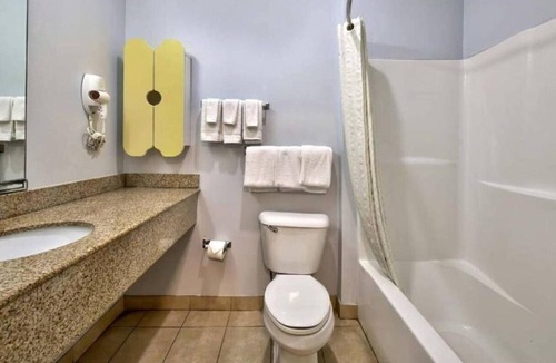 Sulphur Apartment | 2 Full Beds with Kitchenette Non - Smoking