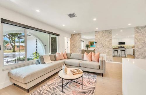 Plantation House | 2 Homes Together, HTD pool, Jacuzzi, Fire pit