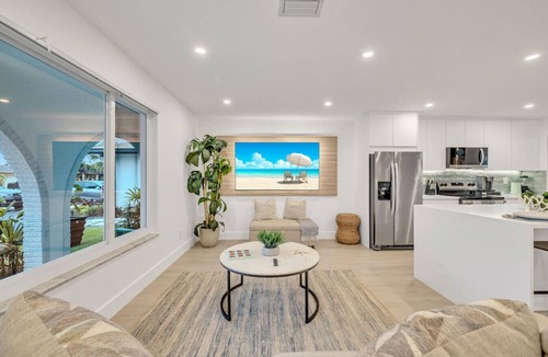 Plantation House | 2 Homes Together, HTD pool, Jacuzzi, Fire pit