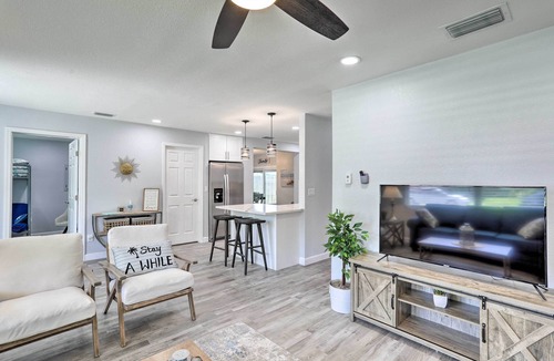 Largo Cottage | 2 Mi to Beach: Home w/Screened Porch in Largo