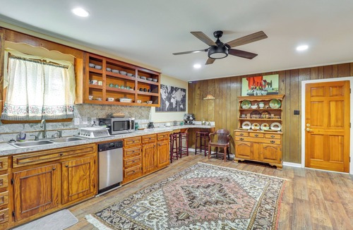 Natchez House | 2 Mi to Dtwn Natchez: Cozy Home w/Yard & Patio!