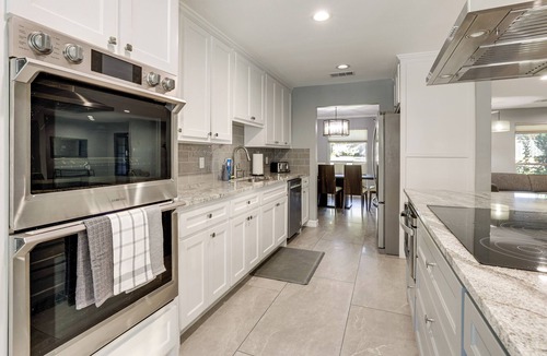 Northwest Dallas Cottage | 2 Mi to Galleria Dallas: Group Retreat w/Yard!
