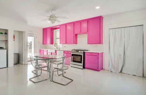 Jennings House | 2 Mi to Gator Chateau: Vibrant Home w/Balcony