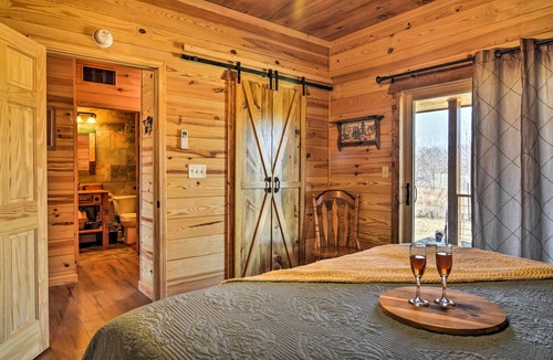 Hot Springs Cottage | 2 Mi to Lake Hamilton: Hot Springs Cabin Rental!
