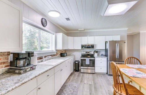 Panacea Cottage | 2 Mi to Mashes Sands Beach: Quiet Home w/Dock!