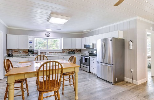 Panacea Cottage | 2 Mi to Mashes Sands Beach: Quiet Home w/Dock!
