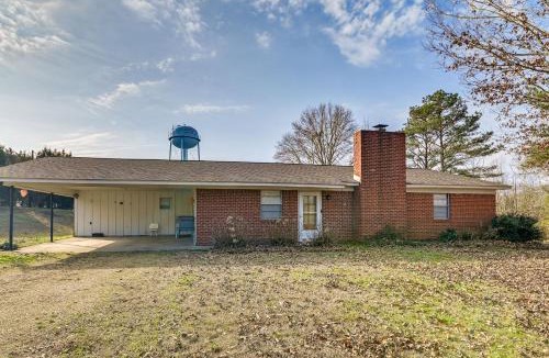 Starkville House | 2 Mi to MSU Campus! Family Abode w/Spacious Yard