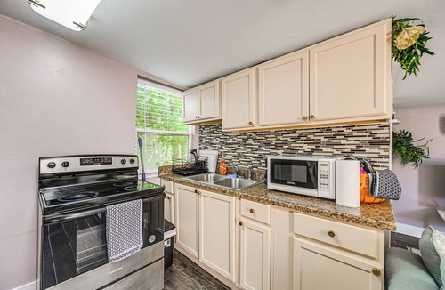 Naples Cottage | 2 Mi to Public Pool! Cozy Naples Cottage w/Patio