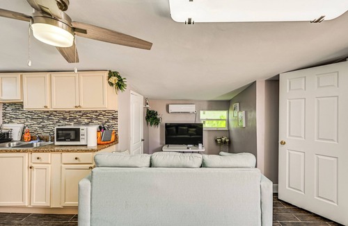 Naples Cottage | 2 Mi to Public Pool! Cozy Naples Cottage w/Patio