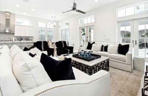 San Juan House | 2 Min from the Beach, Golf Cart, Private Pool, Carriage House, Bikes & Sleeps 14!