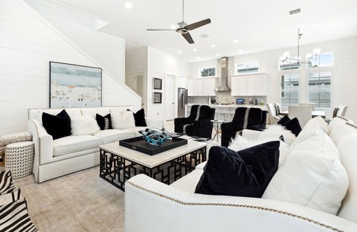 San Juan House | 2 Min from the Beach, Golf Cart, Private Pool, Carriage House, Bikes & Sleeps 14!