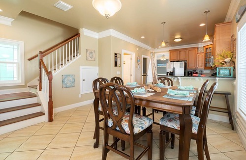 Bel Air House | 2 minute walk to the Beach! Family Beach House Sleeps 16 with a Private Pool!