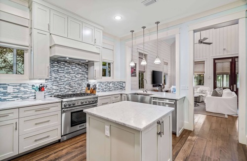 Watercolor House | 2 Minutes to Camp Watercolor. Deluxe Home with Carriage House and Golf Cart