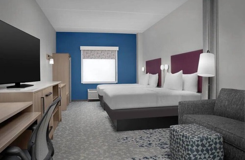 Weston Hotel | 2 Queen Suite | Outdoor Pool, BBQ | 2.7 mi to Weston Racquet Club + Breakfast
