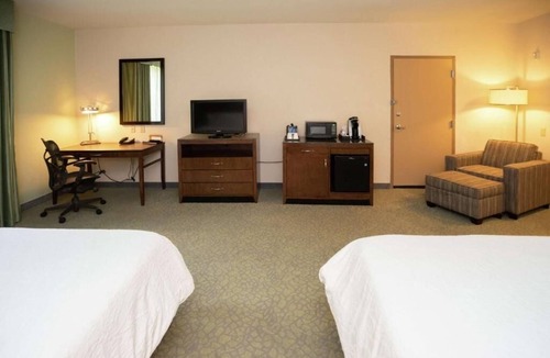 Covington Hotel | 2 Rooms with 2 Queen Beds – Modern Stay Near Fountaine State Park & Local Sites!