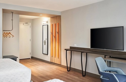 Dania Beach Hotel | 2 Roomy Units, Close to Frost Park and Tigertail Lake Park! Breakfast Included!