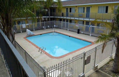 Groves Hotel | 2-Star Hotel ∙ Americas Best Value Inn and Suites Groves