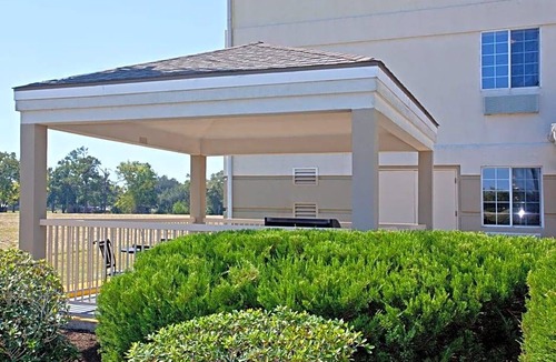 Beaumont Hotel | 2-Star Hotel ∙ Candlewood Suites Beaumont, an IHG Hotel