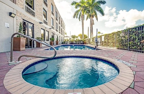 Clewiston Hotel | 2-Star Hotel ∙ Holiday Inn Express Hotel & Suites Clewiston, an IHG Hotel