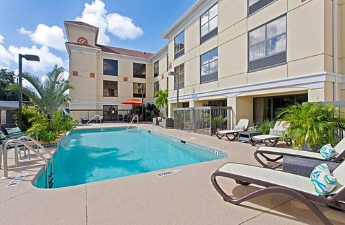 Downtown Dunedin Hotel | 2-Star Hotel ∙ Holiday Inn Express Hotel & Suites Clearwater North/Dunedin