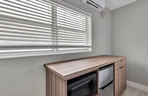North Beach Apartment | 2 Studios for 6 | Near Dania and Hollywood Beach