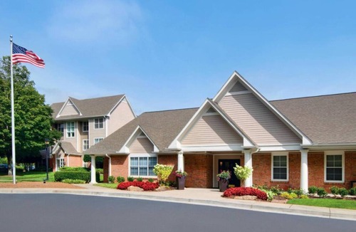 Homewood Hotel | 2 Suites Near Birmingham Zoo with Pool Access | Modern Stay in Homewood