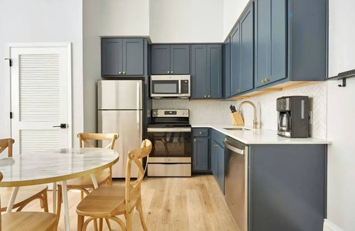 French Quarter Hotel | 2 Units in Prime Canal St Location, Near Bourbon St | The Harlequin by AvantStay