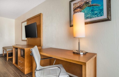 Seabreeze Park Hotel | 2 Units | Serene Beachside Escape | Balcony Room Tailored for Couples' Getaway