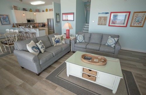 East End House | 20% OFF FALL! 3BR/2.5BA Updated BEACHFRONT House on East End