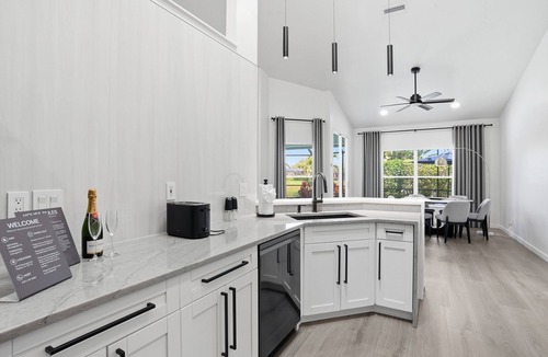 Crown Pointe House | 2026 Renovated Luxury Home. Heated Pool. 10 mins to 5th Ave, Pier Beach