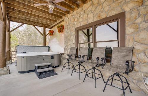 Tuscumbia House | 210-Acre Cabin w/Trails & Hot Tub in Tuscumbia!