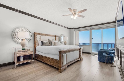 Thomas Drive Condo | 214 m² Condo ∙ 3 bedrooms ∙ 10 guests